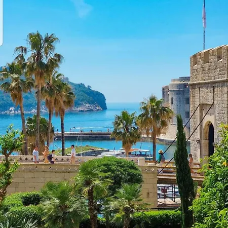 Brand New Aurus Appartement *