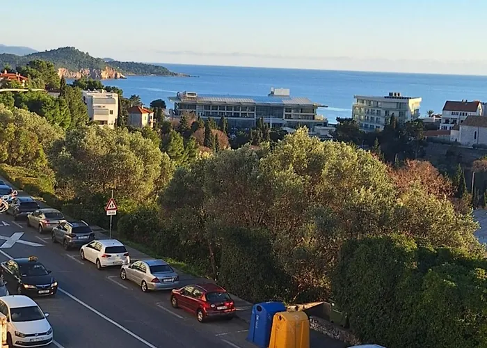 Brand New Aurus 두브로브니크