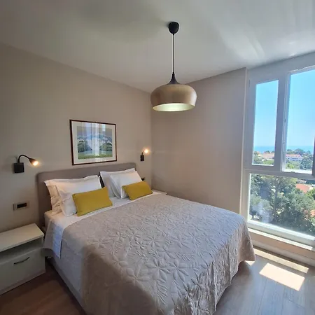 Brand New Aurus Apartament
